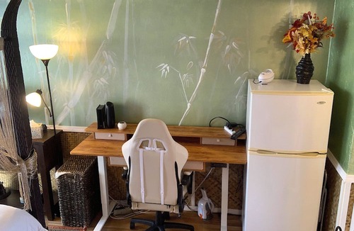 Waikiki Hotel | Waikiki Living, 4 blocks from surf, mountain views, king size bed and office!