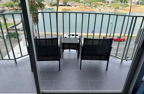 McCully - Moiliili Apartment | Waikiki Apartment sleeps 5 parking included