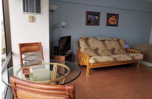 McCully - Moiliili Condo | Your own Treasure close to the Beach, shopping and centrally located.