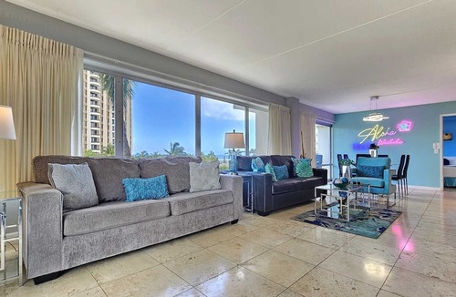Waikiki Condo | Ilikai 426 2 Bedroom Ocean/Pool Views - 1 K, 2 Full and 2 Q Sofa Beds