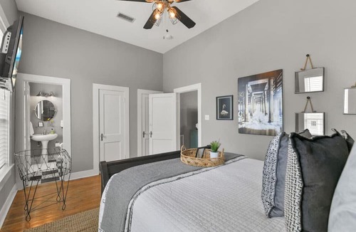 San Jacinto Apartment | Sparkled Seahorse