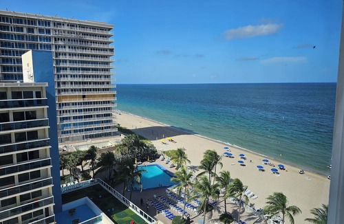 Galt Mile Condo | Lovely Beachfront Condo overlooking the Ocean, private jacuzzi, balcony & pool
