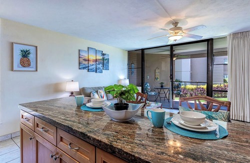 Maalaea Condo | Oceanfront 2BR condo w/lanai and pool access