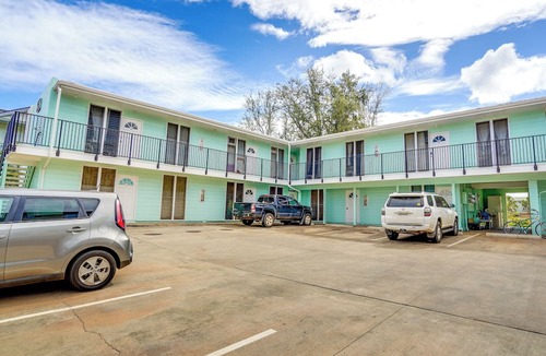 Waialua Condo | Surfer's Paradise: Waialua Condo Steps to Beach!