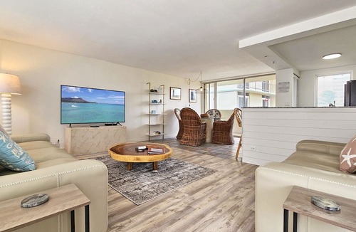 Diamond Head - Kapahulu - St. Louis Apartment | Remodeled in 2022, Diamond Head 2 Bedroom Oceanfront condo