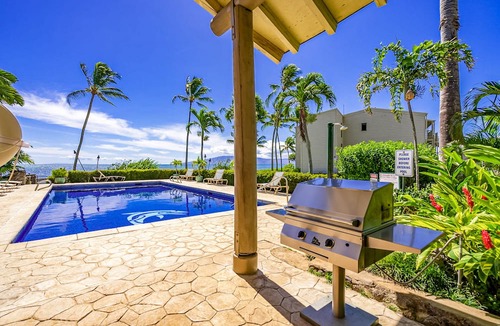 Ualapue Apartment | Dreamy oceanfront resort condo with pool, tennis courts, & beach access