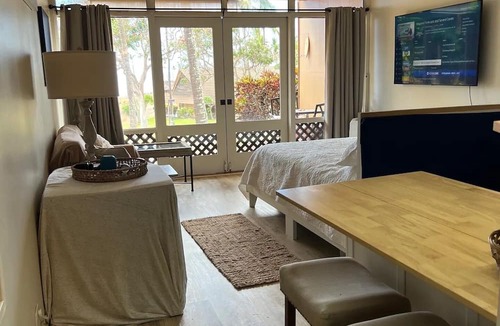 Maunaloa Apartment | Luxurious Ocean View- Ground Floor/WIFI/Lanai/King Bed/Kitchen