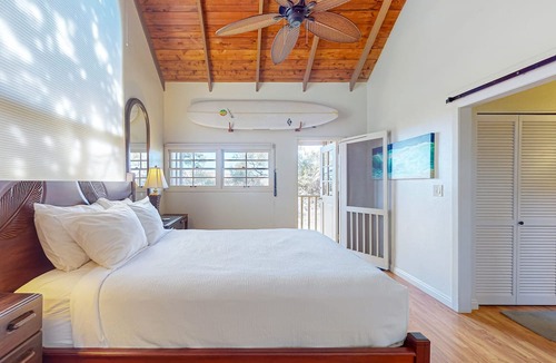 Maunaloa Condo | Secluded & Breezy Condo near the Ocean w/Free WiFi, Shared Outdoor Pool & Grills