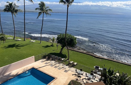 Maalaea Condo | View whales from modern Top floor Oceanfront condo. Maalaea, Haleakala sunrise!
