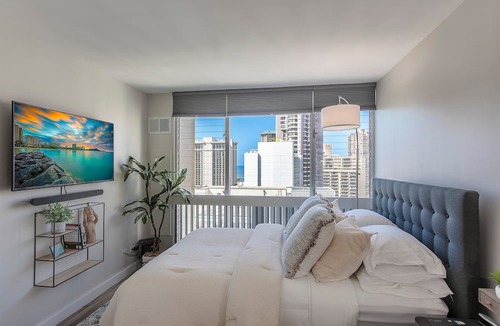 Waikiki Condo | Renovated 1 Bedroom W/Stunning Views, Parking, & Central Air