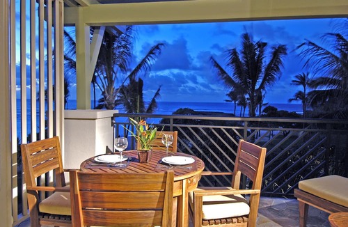 Kahuku Apartment | SUMMER REDUCED! Villa 302, King bed, Penthouse Lvl Ocean View Turtle Bay