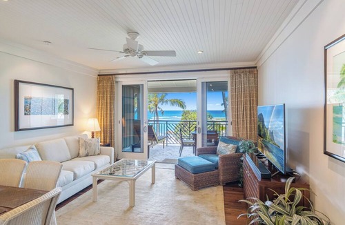 Kahuku Apartment | SUMMER REDUCED! Villa 302, King bed, Penthouse Lvl Ocean View Turtle Bay