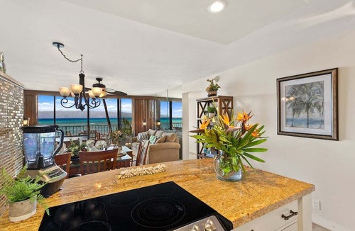 Kahana Condo | Remodeled Maui OceanFront 2BD w Ocean Views Valley Isle 208