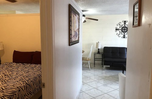 Waikiki Apartment | ~Waikiki~ LOWEST RATES IN AREA ~ 3 Bedroom ~ Fully Furn ~ Blocks to Beach ~