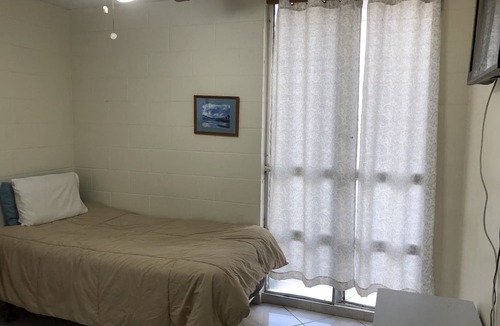 Waikiki Apartment | ~Waikiki~ LOWEST RATES IN AREA ~ 3 Bedroom ~ Fully Furn ~ Blocks to Beach ~