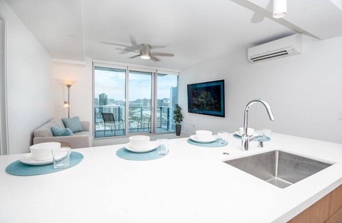 Ala Moana Condo | Upscale 2 bedroom with parking in Ala Moana