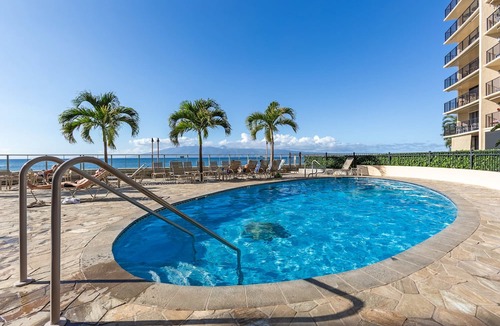 Kahana Condo | Spacious condo with an ocean view, pool, & washer/dryer - walk to beach