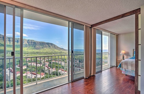 Makaha Condo | Lush Condo w/Community Pool, 1 Mi to Beach!
