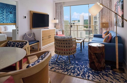 Waikiki Hotel | Walking Distance To The Beach! 3 Comfortable Units for 12!