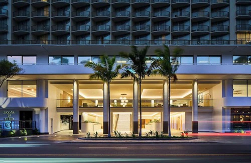 Waikiki Hotel | Walking Distance To The Beach! Waikiki View, Pets Allowed!