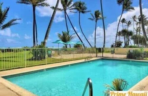 Punaluu Condo | Beachfront Condo with Beach Access & Pool