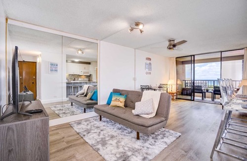 Waikiki Condo | Monthly- Discovery Bay 2203 Ocean/Sunset/Marina/City Views - Q Bed/Twin Sofabed