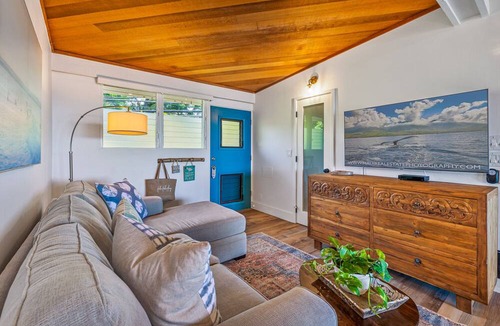 Kahana Condo | Chic Island Living overlooking ocean-Pohailani 210-Comfy Lanai daybed-Cold AC