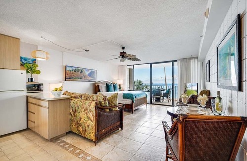 Kahana Condo | OceanFront Studio w Pool -Valley Isle 206