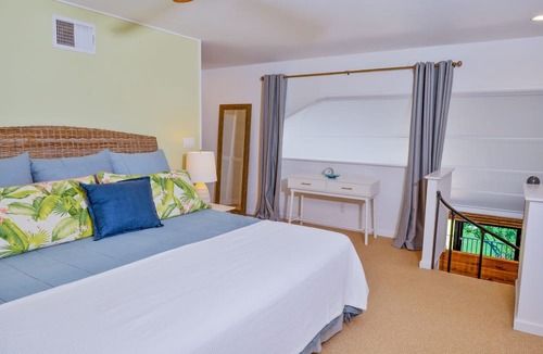 Kihei Condo | Ma'alaea Surf, Unit F6 2 BR Beachfront Condo, AC, Wi-Fi, Pool, TV, Kitchen