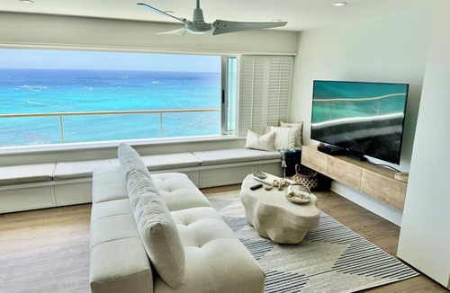 Diamond Head - Kapahulu - St. Louis Condo | Direct Oceanfront 1,000 sq' corner/end 18th floor condominium unit.