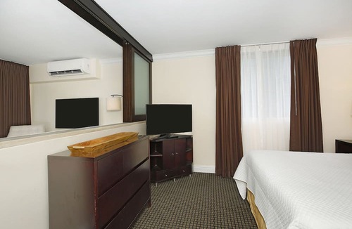 Waikiki Condo | Heart of Waikiki Corner Unit just a short walk to Beach and Restaurants!