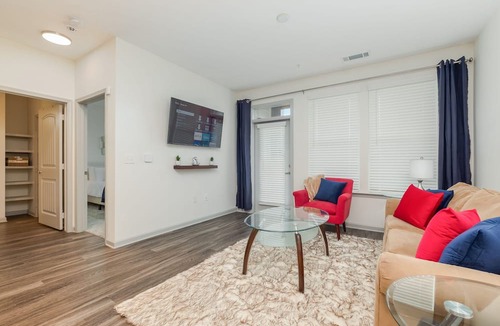 Dixie - Berryhill Apartment | Luxury Apt | Work from here | King Bed | Fast WiFi |6mi to CLT✈️