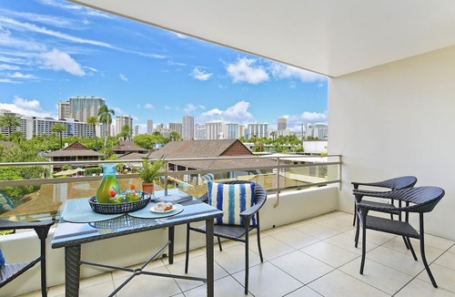 Waikiki Condo | Heart of Waikiki! Lower Floor! Great Location! Washlet, AC, Wi-Fi, Kitchen!