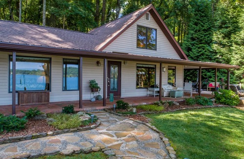 Hiawassee House | Chatuge Lakefront Home, Premium Lot with Amazing Lake & Mtn Views 5 min to Town