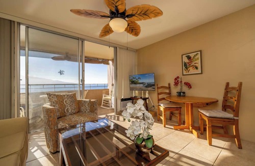 Maalaea Condo | Oceanfront Island Sands 310 Charming Maalaea Bay Condo at Incredible Value