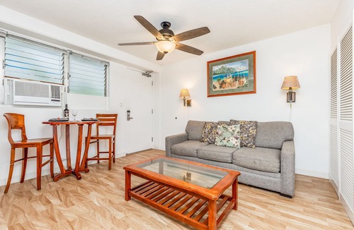 Waikiki Condo | Steps from the Beach Family Retreat w/Free Parking in Boutique Style Building