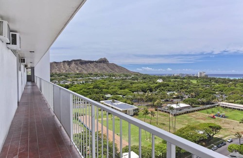 Waikiki Condo | Mountain and Golf Course Views! Washer/dryer, A/C, FREE Wi-Fi and Parking!