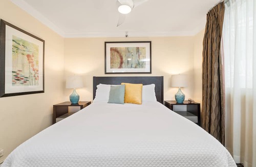 Waikiki Condo | Central Waikiki! Large lanai, close 2 beach! Fireworks! WASHLET! Sleeps 6!