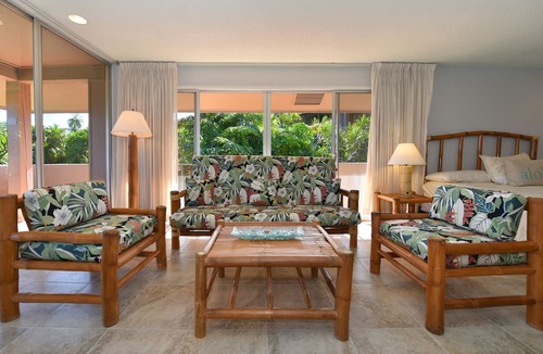Kaanapali Condo | Top Floor, Corner Unit, Pool View, Kaanapali Beach