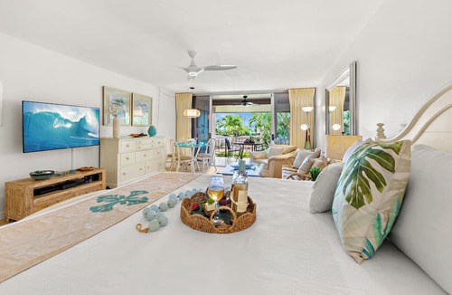 Kaanapali Condo | Fully Remodel 5 Star, Walk to Kaanapali Beach, Jacuzzi, Beach Cabana