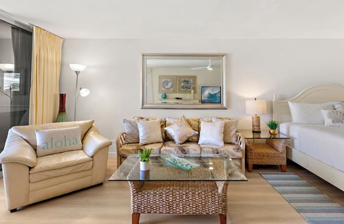 Kaanapali Condo | Fully Remodel 5 Star, Walk to Kaanapali Beach, Jacuzzi, Beach Cabana