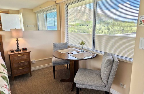 Diamond Head - Kapahulu - St. Louis Apartment | Diamond Head Beach - Large Studio - Queen Bed, Balcony, Ocean View, Ocean Access
