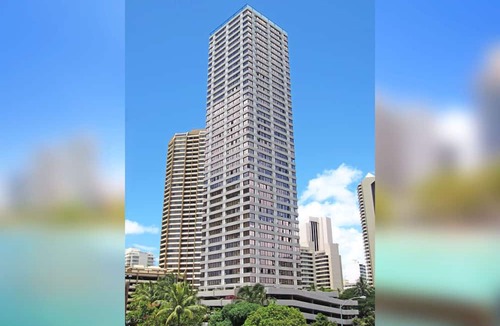 Waikiki Condo | Breathtaking Views! AC, Full Kitchen, Washer/Dryer, FREE Wi-Fi & Parking!