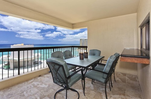Waikiki Condo | Luxurious Ocean View 2-bed/2-bath condo with Pool, FREE Valet Parking & Wi-Fi