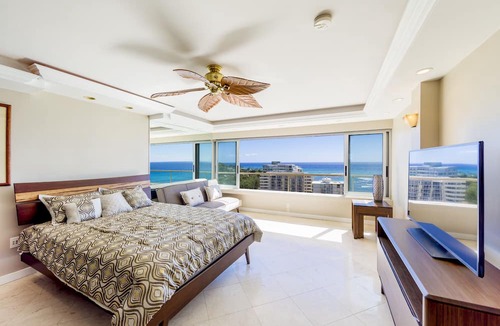 Diamond Head - Kapahulu - St. Louis Condo | Welcome To Unit #1806! Exquisitely Beautiful High Floor At The Colony Surf.