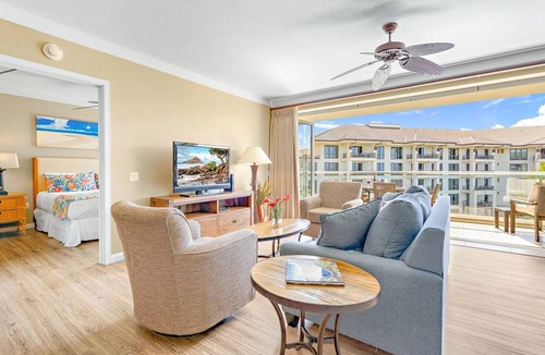 Kaanapali Condo | Maui Resort Rentals: Honua Kai - 4 Total Bedrooms, 5th floor Ocean AND West Maui Mountain Views