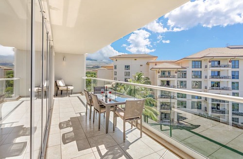 Kaanapali Condo | Maui Resort Rentals: Honua Kai - 4 Total Bedrooms, 5th floor Ocean AND West Maui Mountain Views