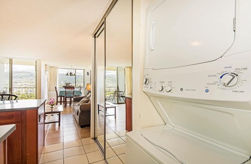 Waikiki Condo | Lucious Green Golf Course-MT Views at Canal House w/Washer-Dryer & Parking