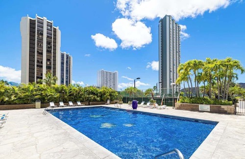 Waikiki Condo | Resort condo w/lanai & pool access