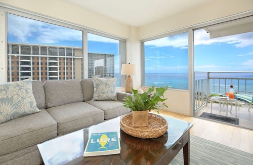 Waikiki Condo | Panoramic Ocean Views Remodel - FREE Parking/Wi-Fi, AC, Washlet, Sleeps 6